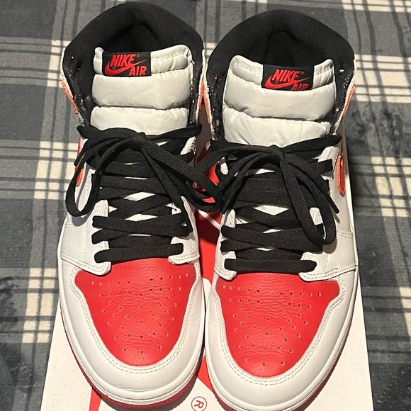 Jordan 1 Retro High OG - Picture 3 of 8